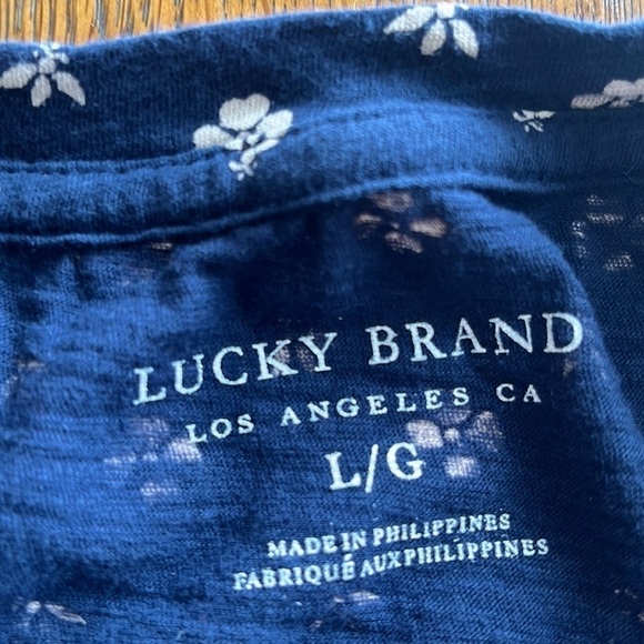 Lucky Brand short sleeve navy tshirt flower design size L - Picture 13 of 13
